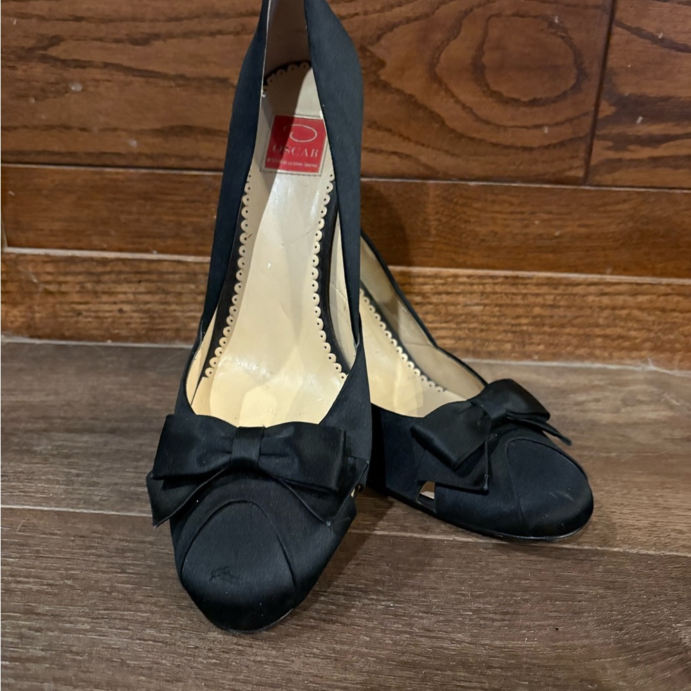 Oscar de la Renta Black Heels with Bow